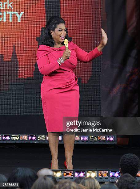 Oprah Winfrey hosts "The Oprah Winfrey Show: Fridays Live from New York" at Rumsey Playfield, Central Park on September 18, 2009 in New York City.