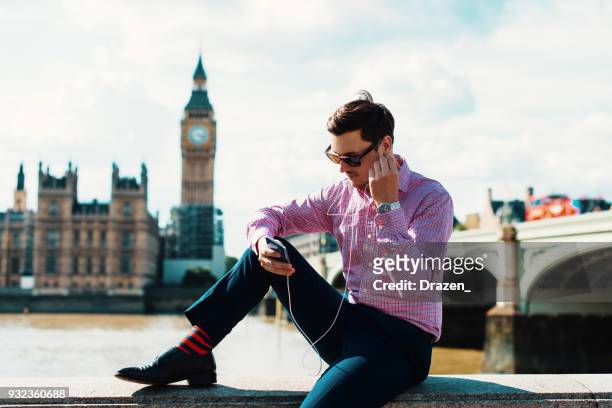 porträt des kaukasischen mann in london - business forum in london stock-fotos und bilder