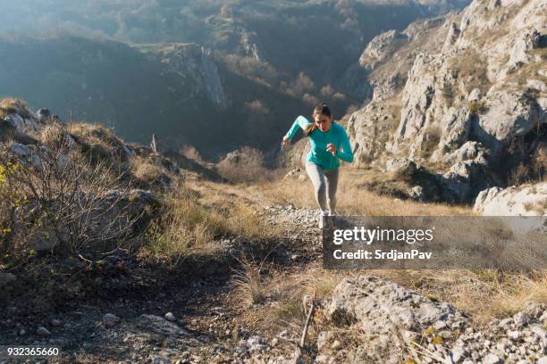 harter weg nach oben - uphill stock-fotos und bilder