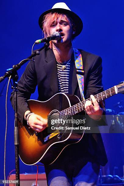 Will Rendle of Will And The People opens for Paolo Nutini at Casino de Paris on November 19, 2009 in Paris, France.