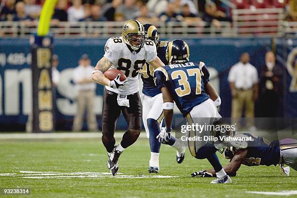 Jeremy Shockey of the New Orleans Saints carries the ball against James Butler of the St. Louis Rams at the Edward Jones Dome on November 15, 2009 in...