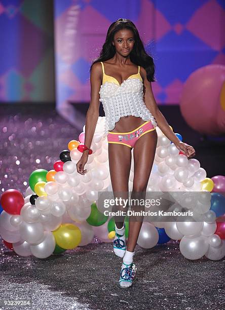 Model Lyndsey Scott walks the runway during the 2009 Victoria's Secret fashion show at The Armory on November 19, 2009 in New York City.