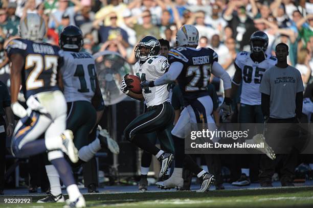 Wide Receiver Jason Avant of the Philadelphia Eagles runs the ball during the game against the San Diego Chargers on November 15, 2009 at Qualcomm...