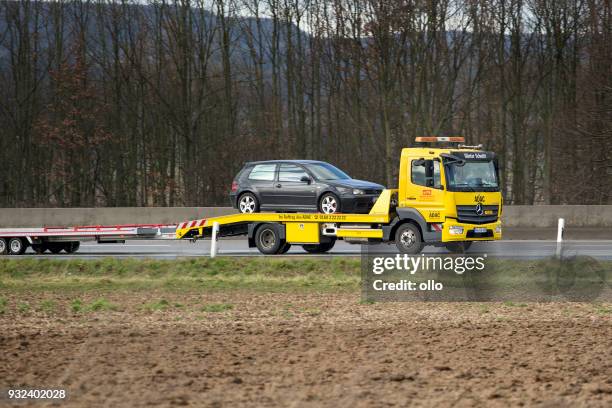 adac tow truck on german highway a3 - adac stock pictures, royalty-free photos & images