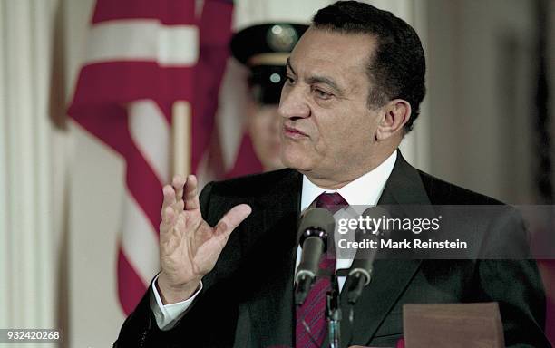 Egyptian President Hosni Mubarak speaks during a press conference in the White House's East Room, Washington DC, April 6, 1993.