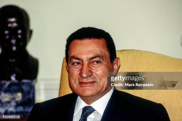 View of Egyptian President Hosni Mubarak in the White House's Oval Office, Washington DC, September 29, 1995.