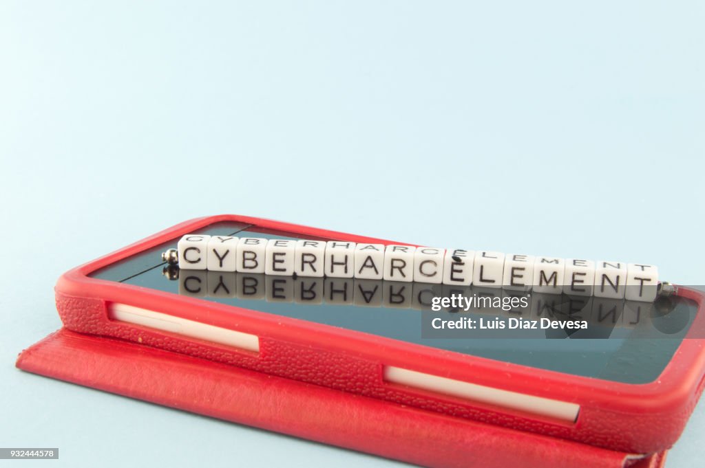 "cyberbullying" in french language on