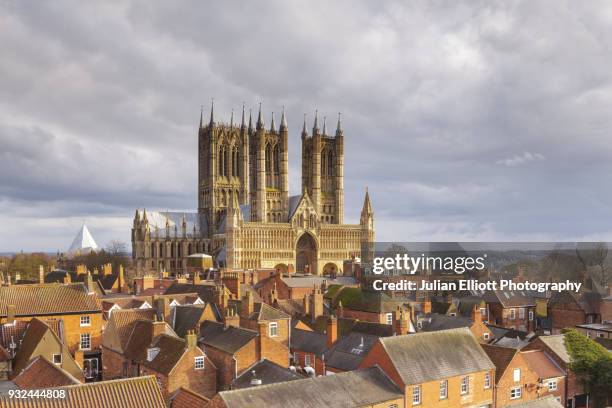 lincoln cathedral in england, uk. - lincoln lincolnshire stockfoto's en -beelden