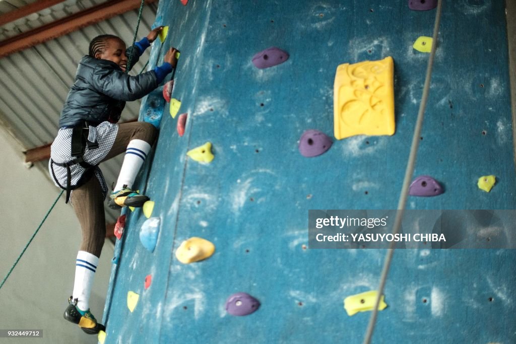 KENYA-JAPAN-FREE CLIMBING-BLIND
