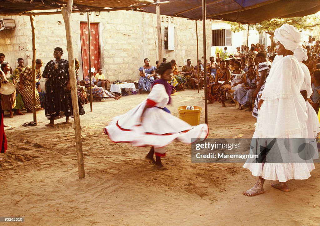 Goro-Vodou, Vodou initiates during the dance