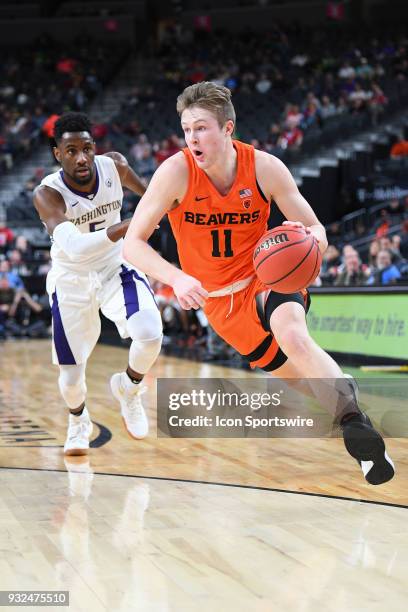 Oregon State guard Zach Reichle drives to the basket during the first round game of the mens Pac-12 Tournament between the Washington Huskies and the...