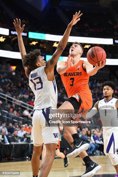 Oregon State forward Tres Tinkle drives to the basket during the first round game of the mens Pac-12 Tournament between the Washington Huskies and...