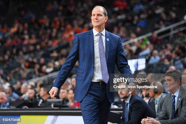 Washington head coach Mike Hopkins gives instructions during the first round game of the mens Pac-12 Tournament between the Washington Huskies and...