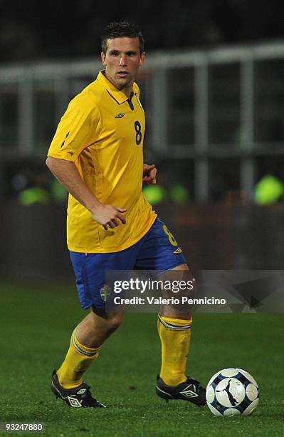 Anders Svensson of Sweden in action during the international friendly match between Italy and Sweden at Dino Manuzzi Stadium on November 18, 2009 in...