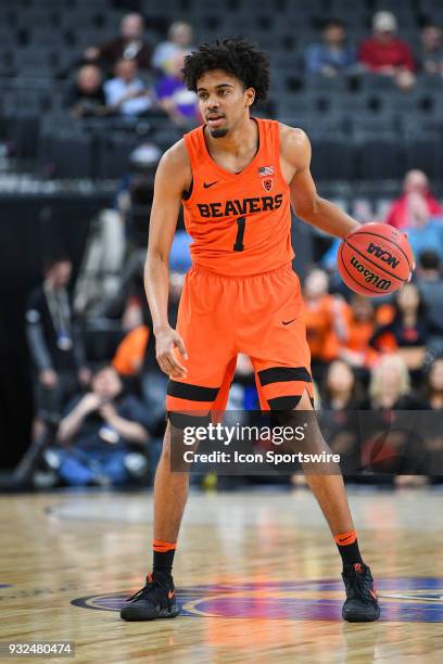 Oregon State guard Stephen Thompson Jr. Sets up the offense during the first round game of the mens Pac-12 Tournament between the Washington Huskies...