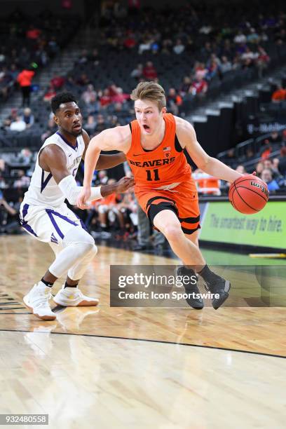 Oregon State guard Zach Reichle drives to the basket during the first round game of the mens Pac-12 Tournament between the Washington Huskies and the...