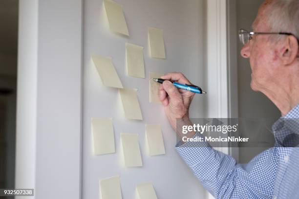 n'oubliez pas ! - mot photos et images de collection