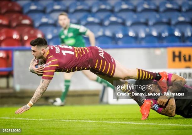 Huddersfield Giants' Oliver Roberts scores a try during the Betfred Super League match at the John Smith's Stadium, Huddersfield.