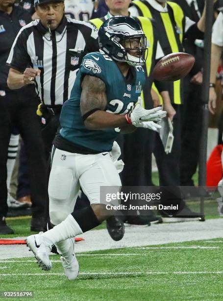 Corey Clement of the Philadelphia Eagles catches a pass against the New England Patriots during Super Bowl Lll at U.S. Bank Stadium on February 4,...