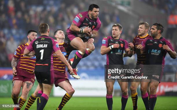 Justin Carney of Hull HR catches a high bomb during the Betfred Super League match between Huddersfield Giants and Hull Kingston Rovers at John...