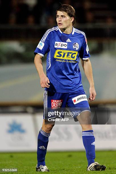 Luzern's defender Claudio Lustenberger plays on October 25, 2009 in Emmenbruecke near Lucerne. AFP PHOTO / Sebastian Derungs