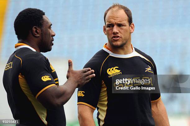 Tendai Mtawarira and BJ Botha during the Springboks captains run session held on November 20, 2009 at the Stadio Friuli in Udine, Italy.