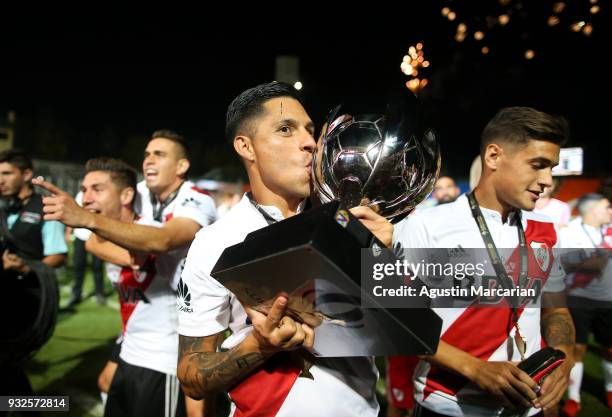 Enzo Perez of River Plate kisses the trophy to celebrate after the Supercopa Argentina 2018 match against Boca Juniors at Malvinas Argentinas Stadium...