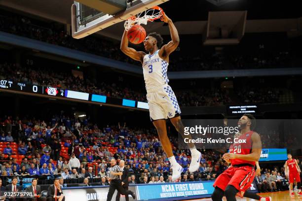 Hamidou Diallo of the Kentucky Wildcats dunks the ball in the first half against the Davidson Wildcats during the first round of the 2018 NCAA Men's...