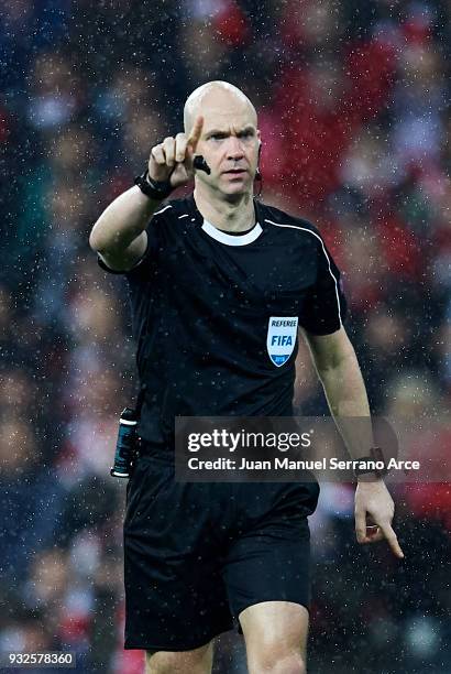 Referee Anthony Taylor reacts during UEFA Europa League Round of 16 match between Athletic Club Bilbao and Olympique Marseille at the San Mames...