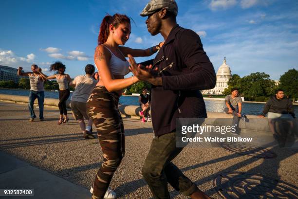washington d.c., outdoor dancers - flash mob stock pictures, royalty-free photos & images