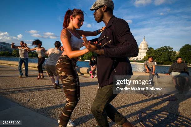 washington d.c., outdoor dancers - flash mob 個照片及圖片檔