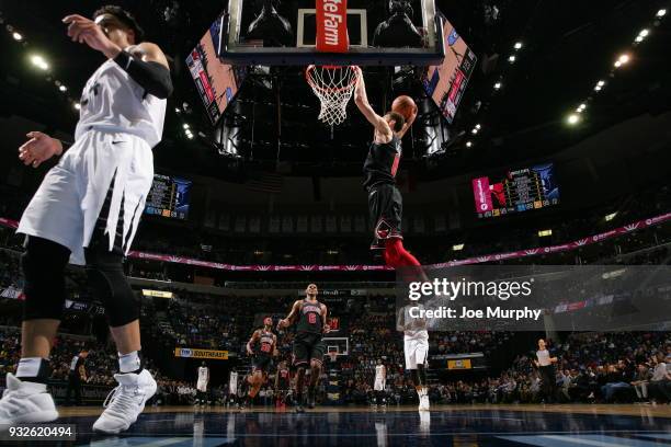 Zach LaVine of the Chicago Bulls drives to the basket during the game against the Memphis Grizzlies on March 15, 2018 at FedExForum in Memphis,...