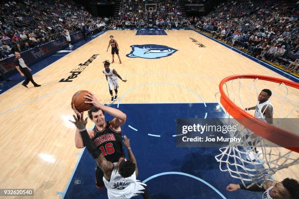 Paul Zipser of the Chicago Bulls shoots the ball during the game against the Memphis Grizzlies on March 15, 2018 at FedExForum in Memphis, Tennessee....