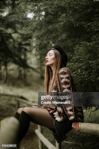 fashionable young woman relaxing in the woods - legs in nylon fotografías e imágenes de stock