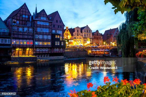 germany, lower saxony, lueneburg, old town, harbour, stint market in the market - lüneburg stock pictures, royalty-free photos & images