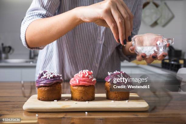 woman preparing muffins at home - cupcake foto e immagini stock