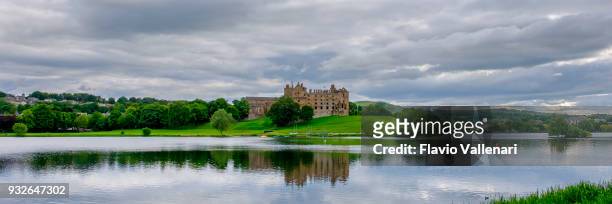 linlithgow palace, linlithgow loch - scotland - linlithgow palace stock pictures, royalty-free photos & images