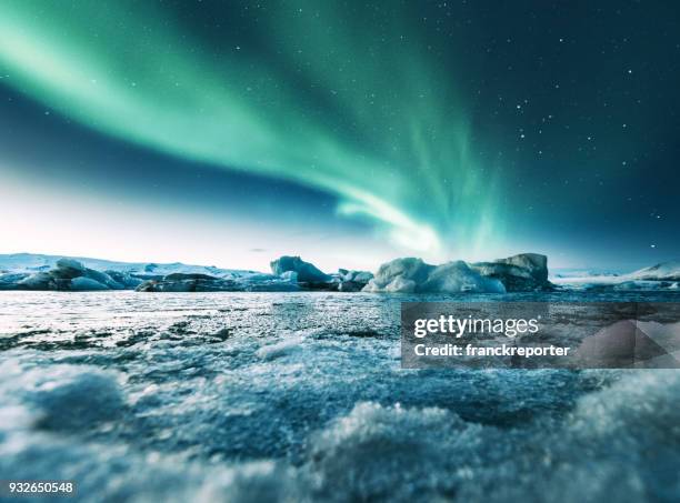 jakulsarlon でアイスランドのオーロラ - jokulsarlon lagoon ストックフォトと画像