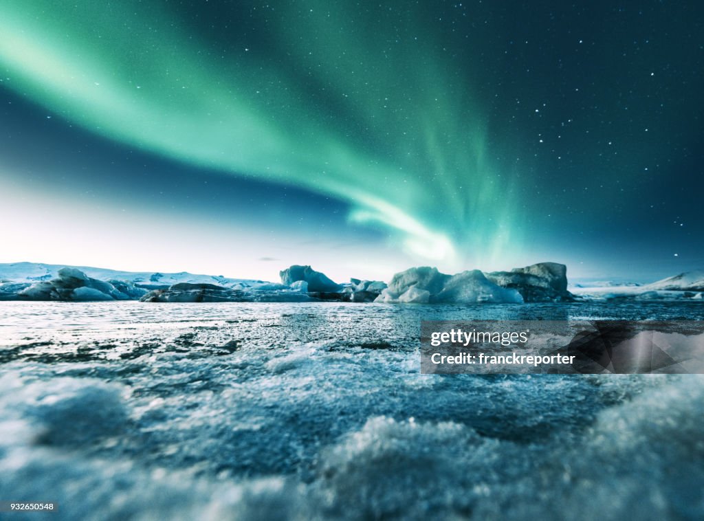 Aurora borealis in iceland at jakulsarlon