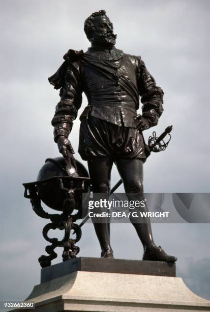 Statue of Sir Francis Drake , Plymouth, England, United Kingdom.