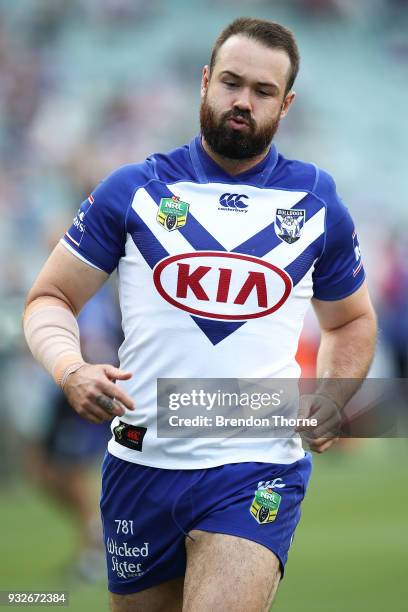 Aaron Woods of the Bulldogs warms up prior to the round two NRL match between the Sydney Roosters and the Canterbury Bulldogs at Allianz Stadium on...