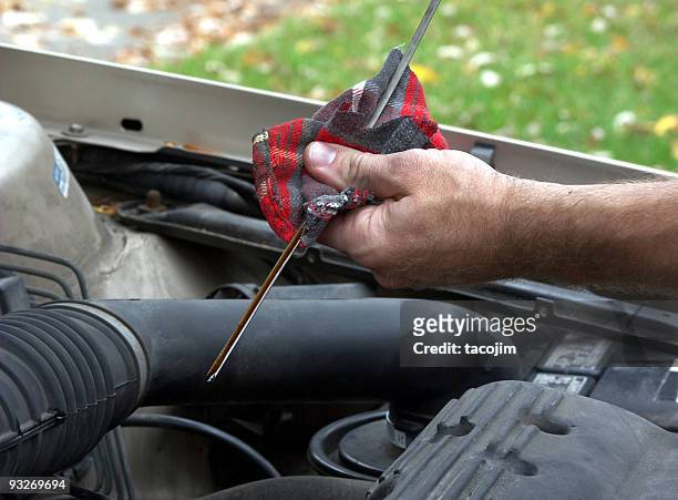 automotive - oil check #2 - motor oil stockfoto's en -beelden