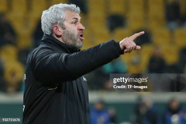 Assistant coach Peter Nemeth of Dresden gestures during the Second Bundesliga match between SG Dynamo Dresden and 1. FC Heidenheim 1846 at...