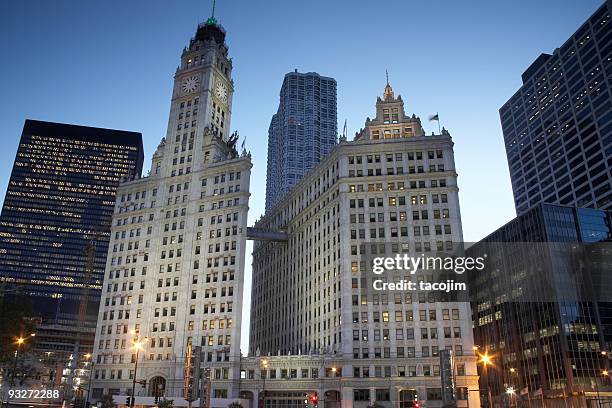 chicago - wrigley building at night - deco district stock pictures, royalty-free photos & images