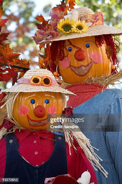 autunno scarecrows - scarecrow faces foto e immagini stock