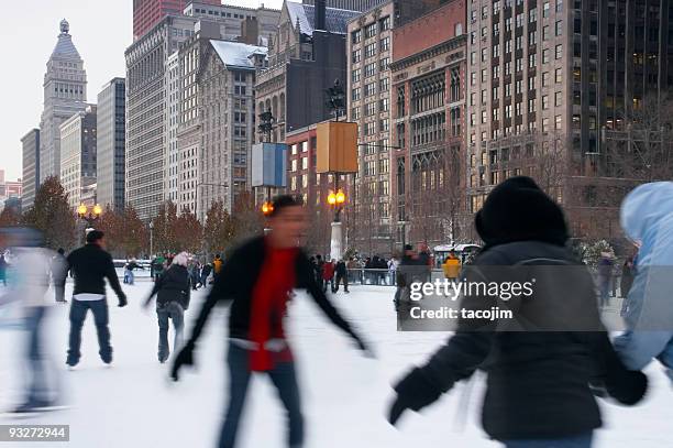 chicago downtown ice skating - millennium park chicago 個照片及圖片檔