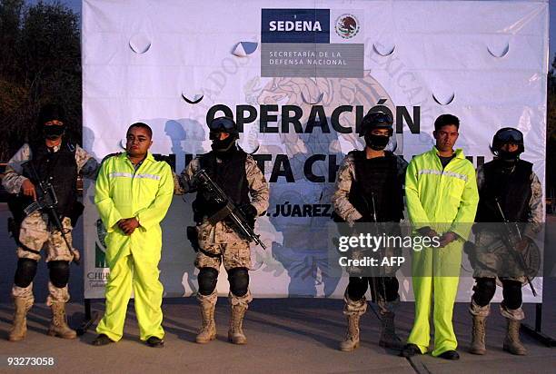 Two gunmen are presented at the headquarters of the Mexican Army in Ciudad Juarez, Mexico on November 20, 2009. The two gunmen are José Gabriel...