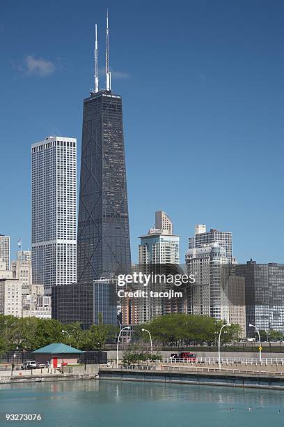 vista de los edificios de chicago - john hancock chicago fotografías e imágenes de stock