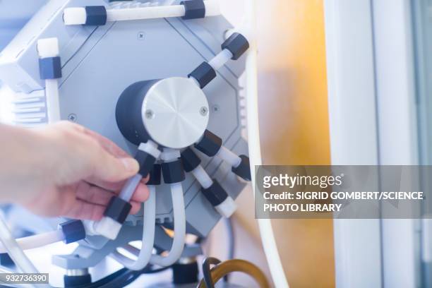 chemist working with vacuum pump - sigrid gombert stock pictures, royalty-free photos & images