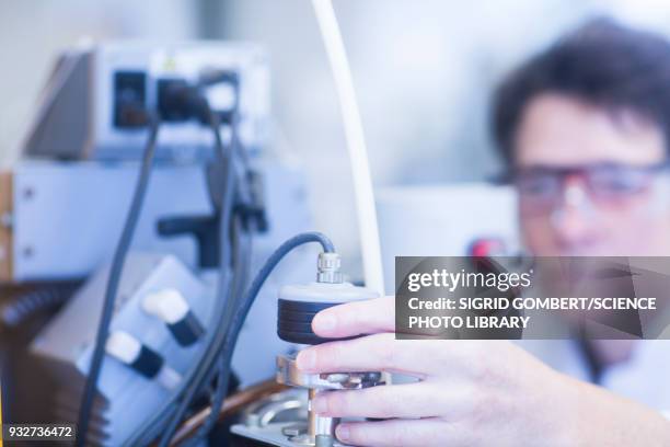 chemist working with vacuum pump - sigrid gombert stock pictures, royalty-free photos & images